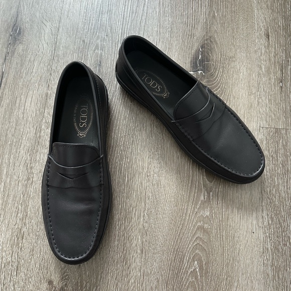 Tod's Men's Black Leather Slip-On Loafers - Picture 2 of 11